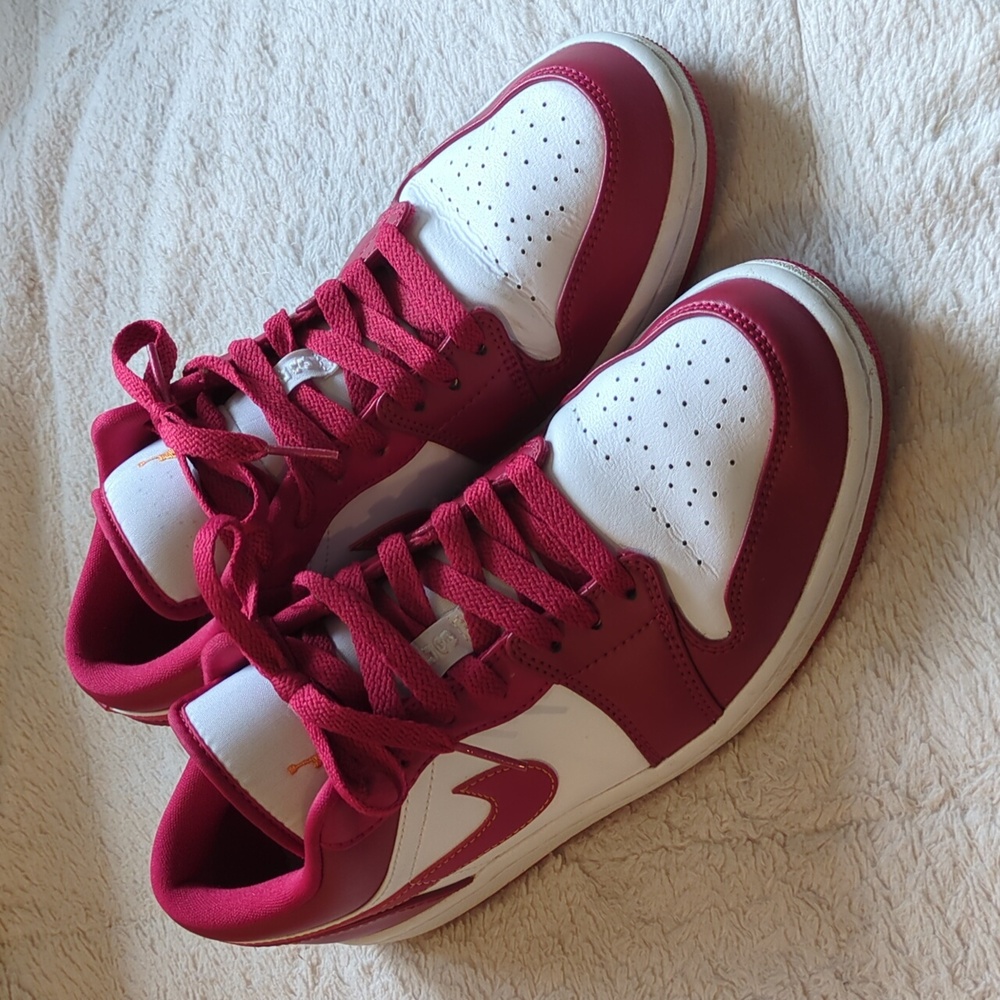 Size 9.5 - Jordan 1 Low Cardinal Red 2022 553558-607